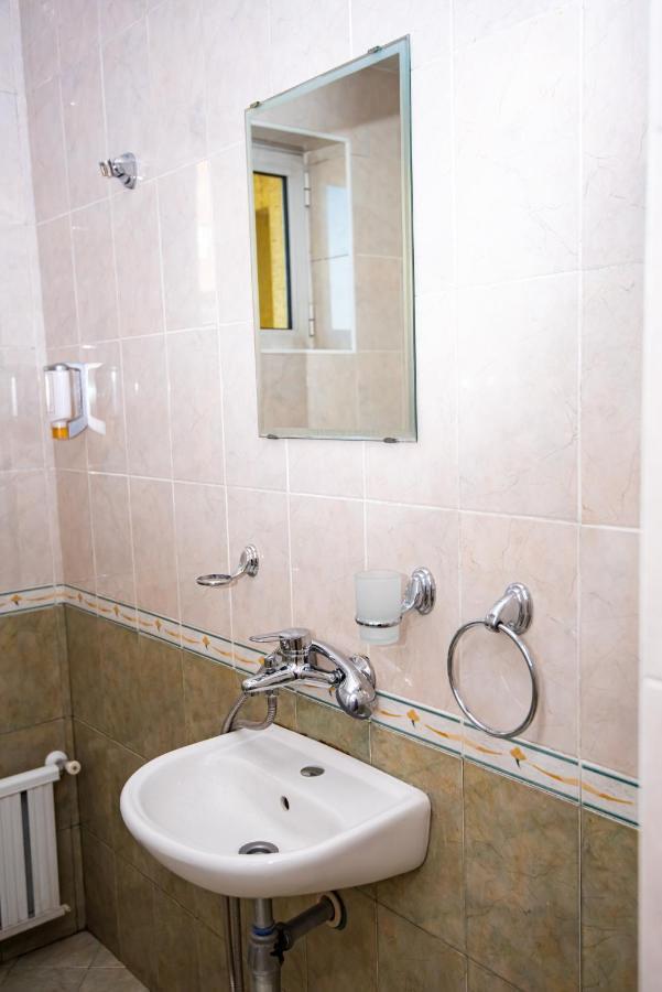 Nadezhda Aparthotel Razlog Exterior foto