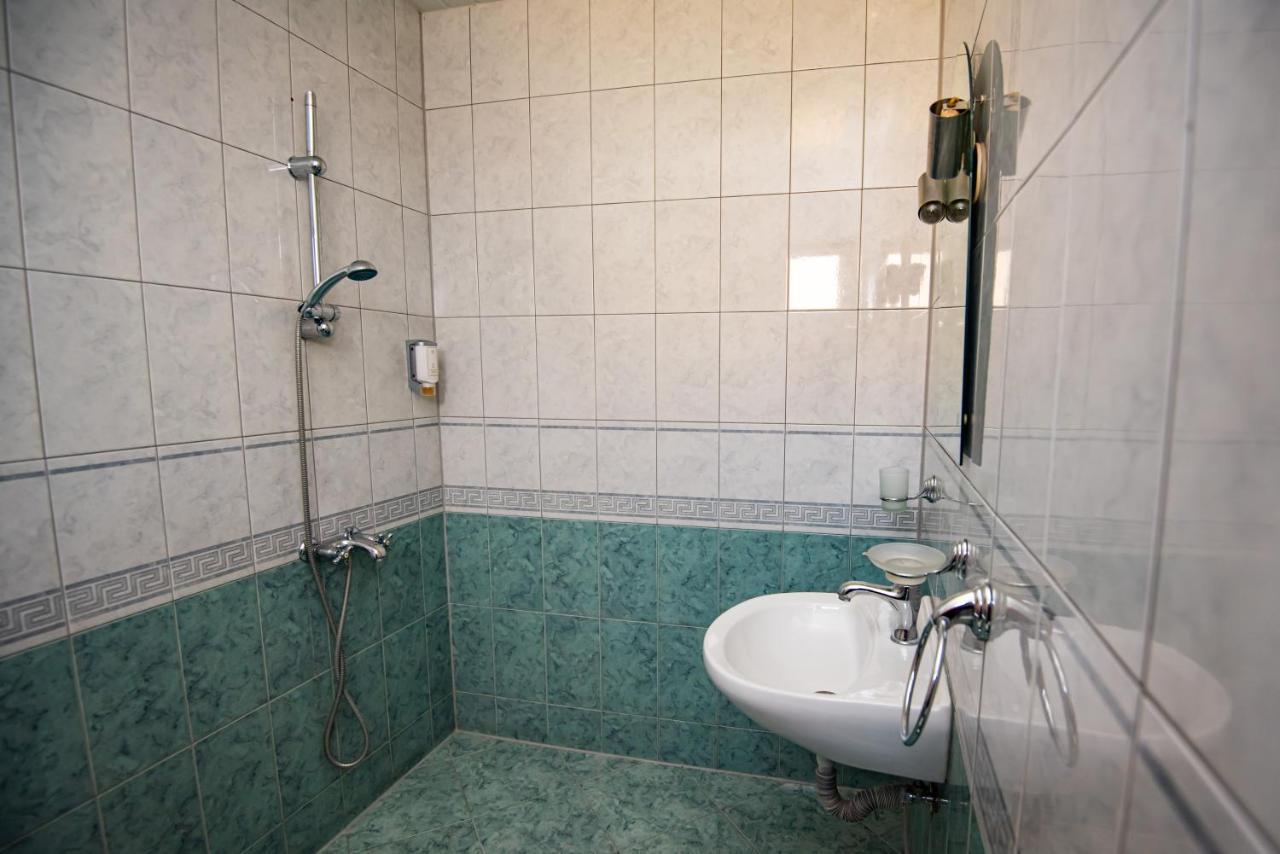 Nadezhda Aparthotel Razlog Exterior foto
