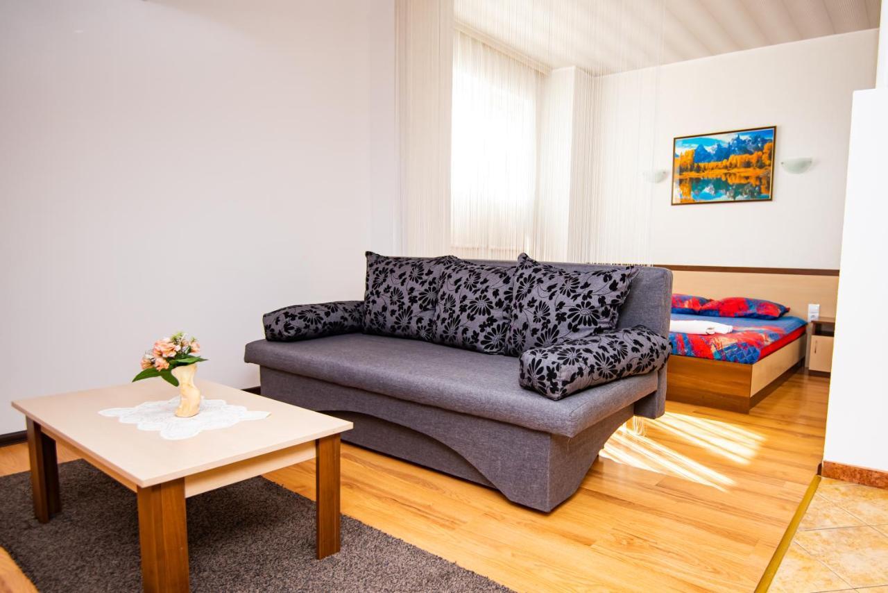 Nadezhda Aparthotel Razlog Exterior foto