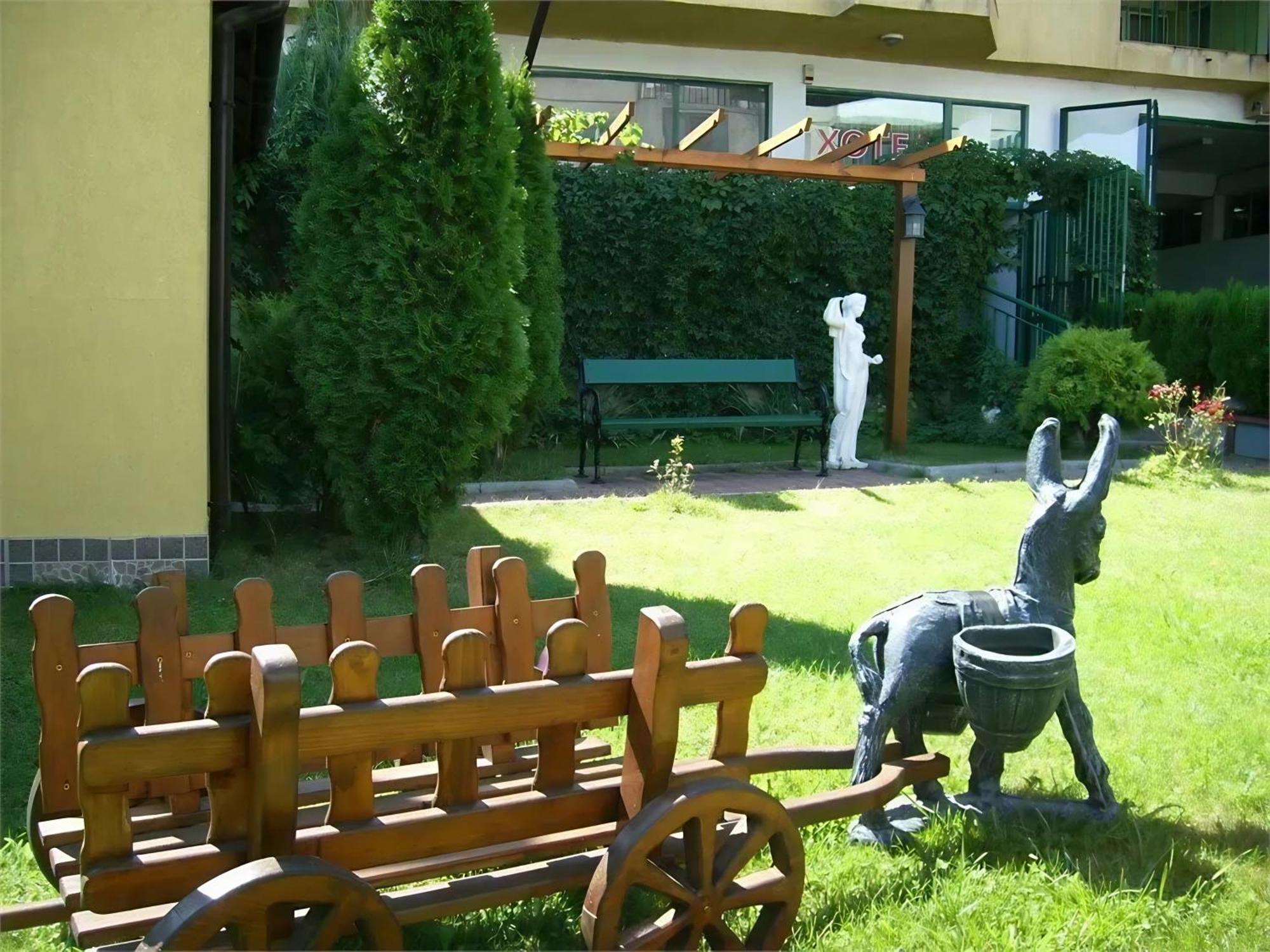Nadezhda Aparthotel Razlog Exterior foto